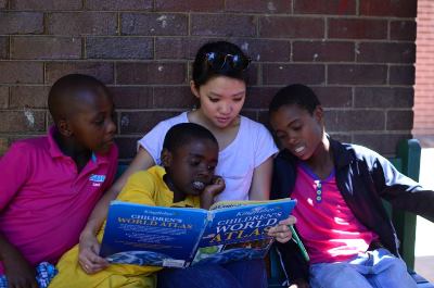 children reading 